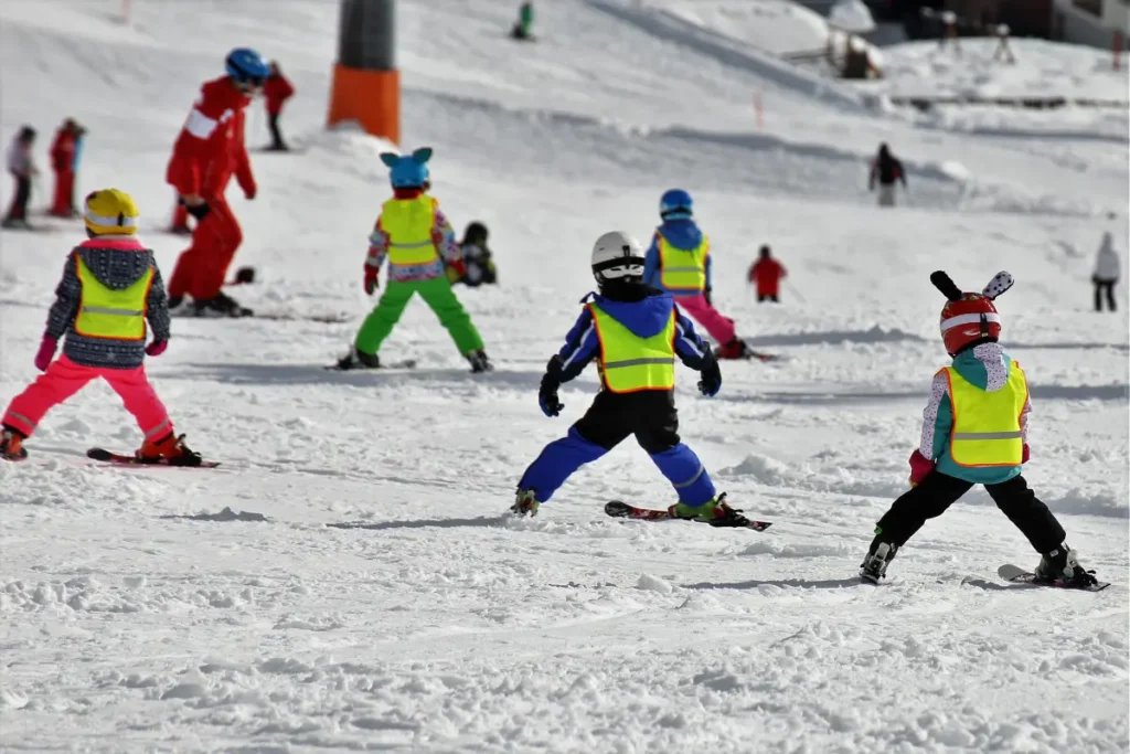 Skiurlaub mit Kindern - Günstige Skigebiete & clevere Spartipps